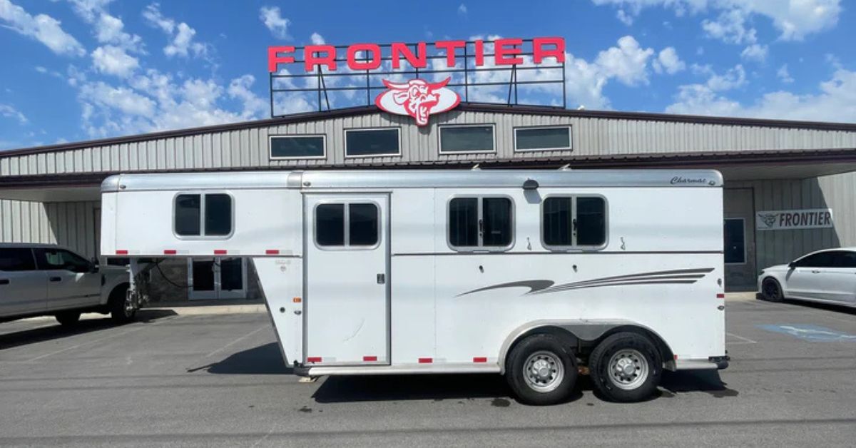 3 Tips for Choosing the Right Horse Trailer