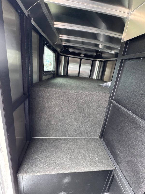 2026 Logan Coach Riot 4 Horse T/T #14157