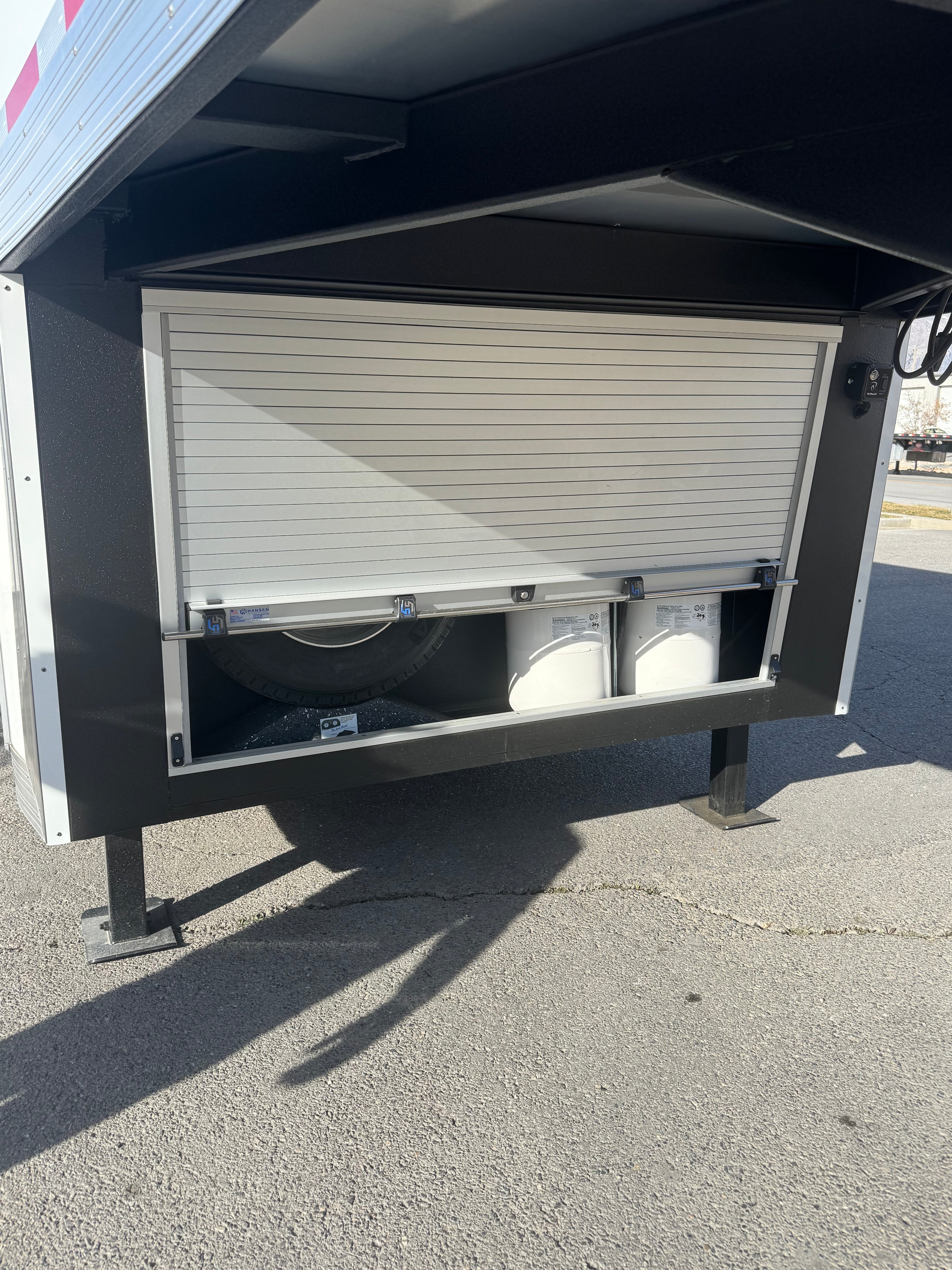 2026 Logan Coach Riot 4 Horse LQ #14002