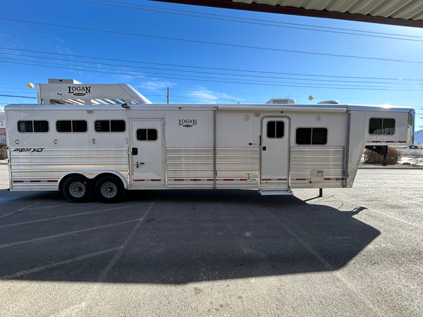 2011 Logan Coach Razor 4 Horse LQ #2730