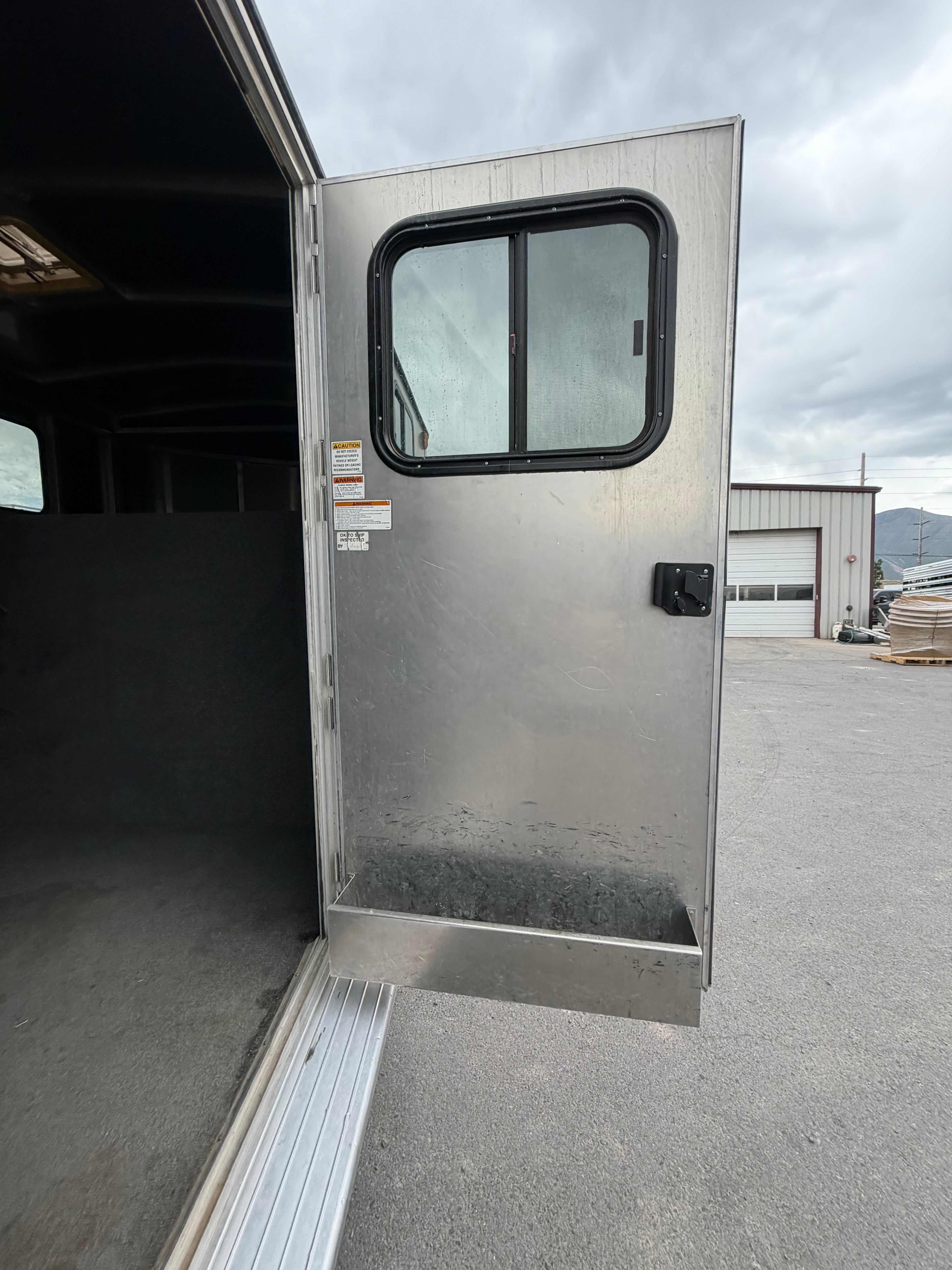 2006 Classic 5 Horse Goosneck
