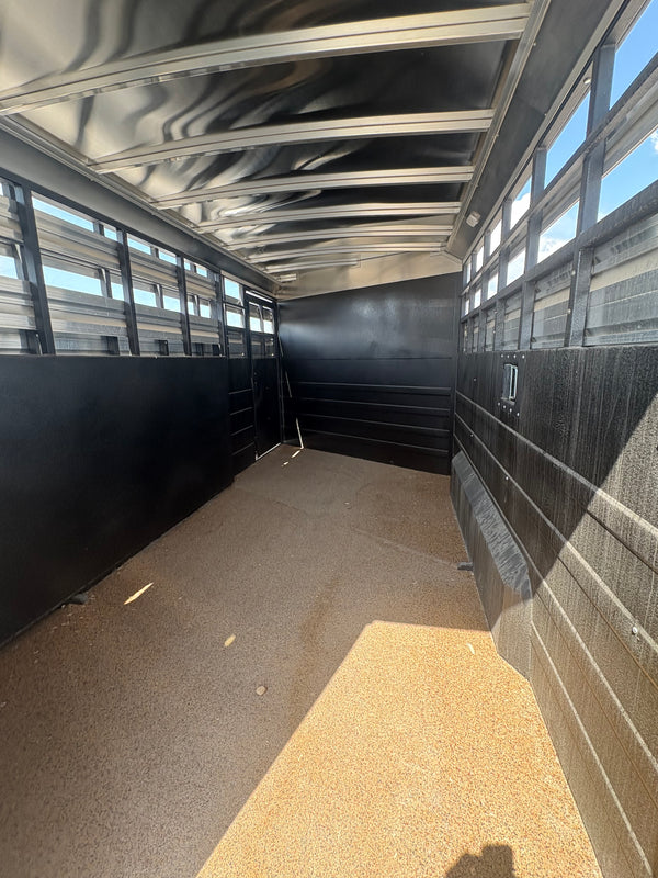 2026 Logan Coach 20’ Stock Combo #12966