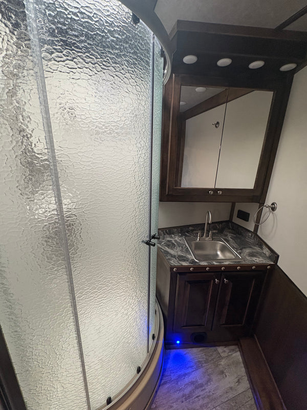 2023 Platinum Coach 4 Horse LQ