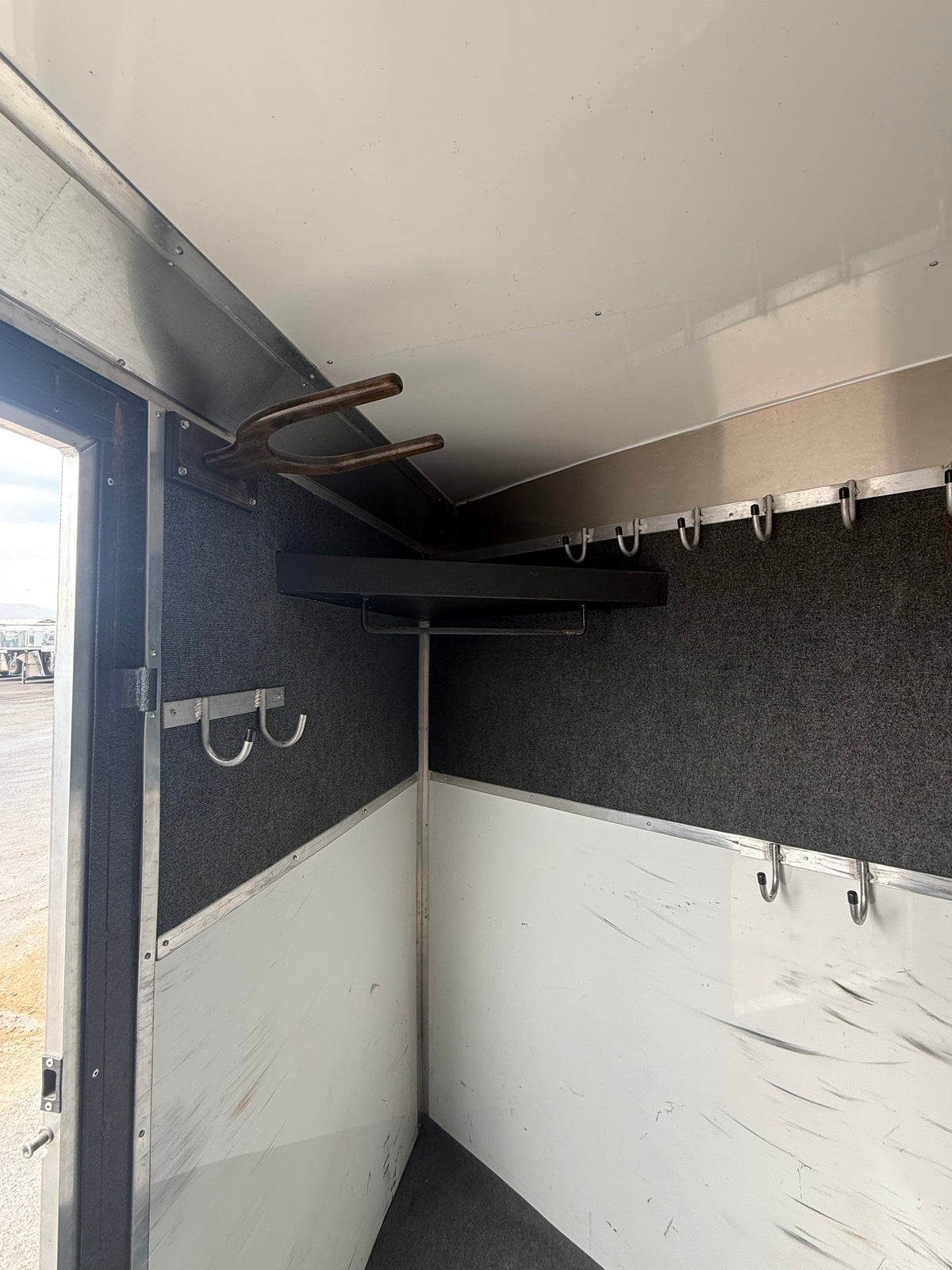 2016 Logan Coach 20’ Stockman #04662