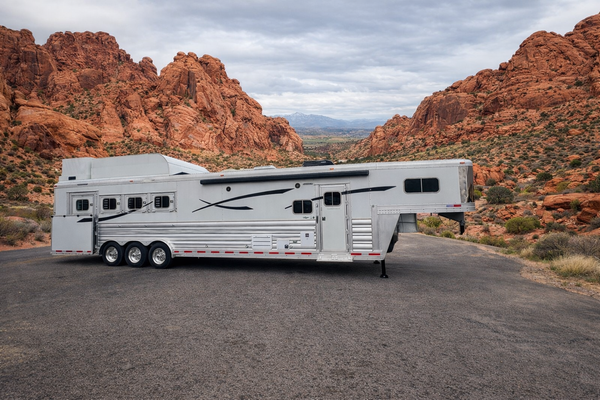 2023 Platinum Coach 4 Horse LQ