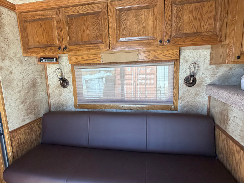 2008 Platinum 4 Horse Living Quarters