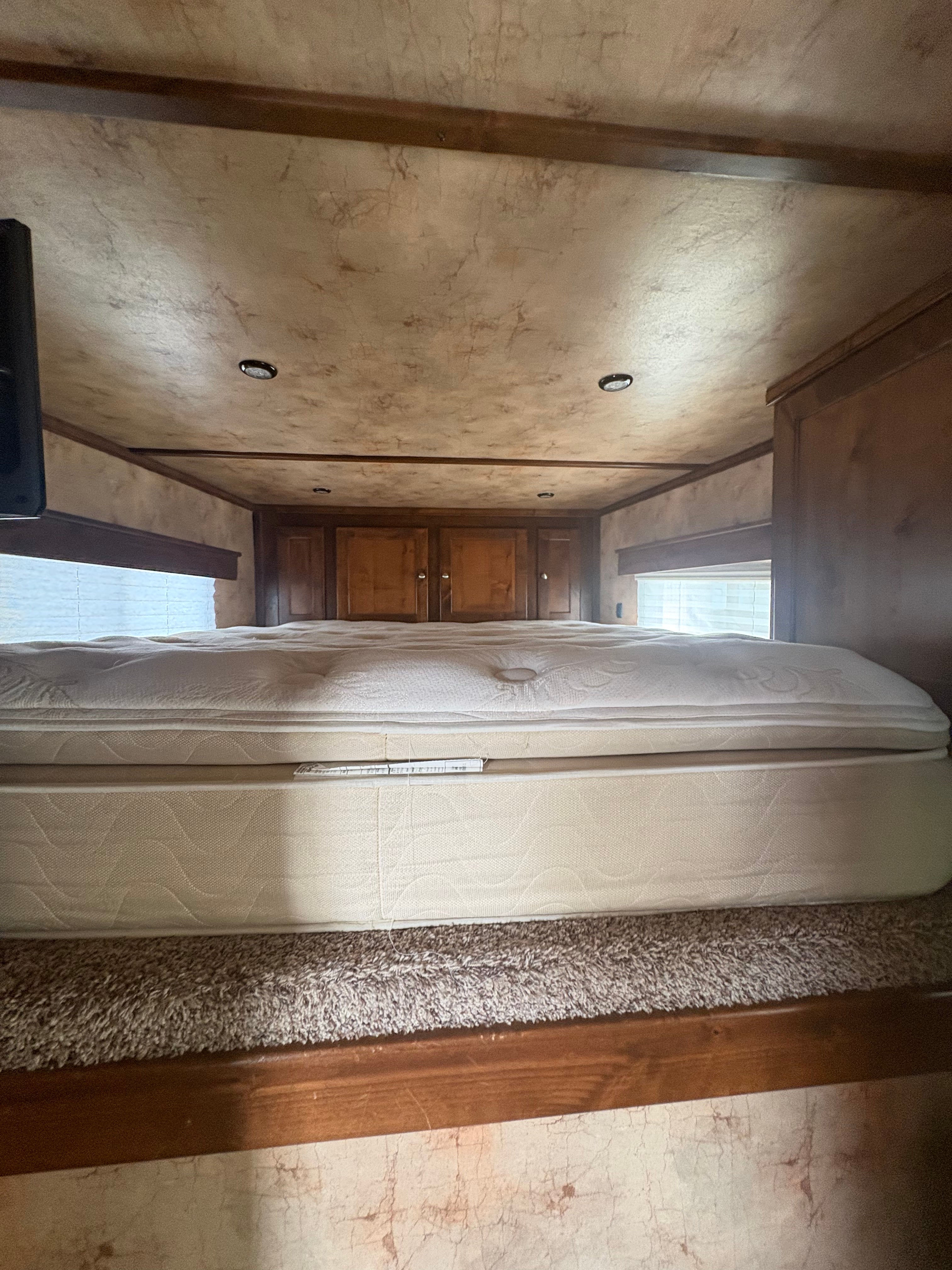 2016 Logan Coach Riot 4 Horse Living Quarters