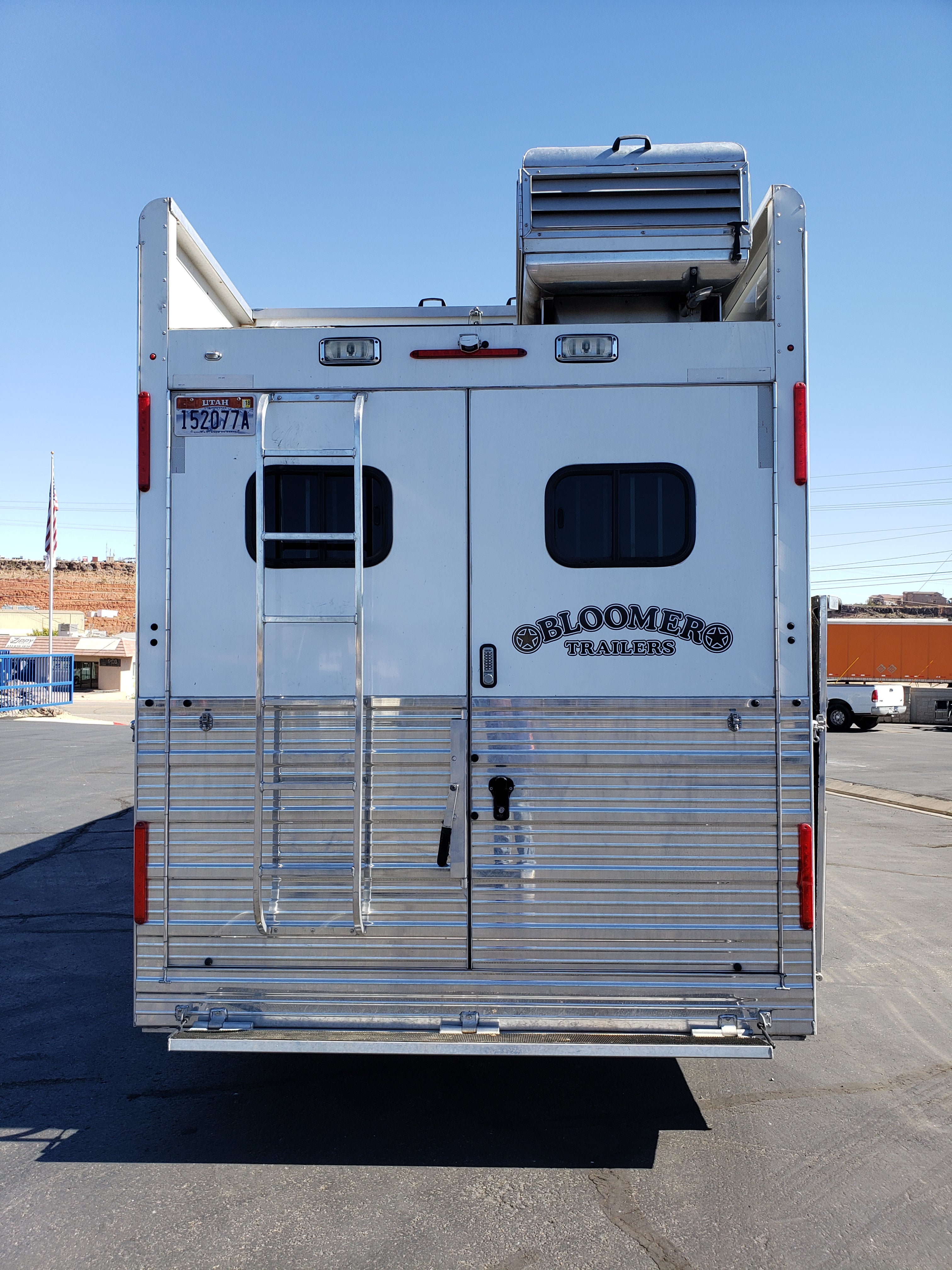 2015 Bloomer 5 Horse Living Quarters