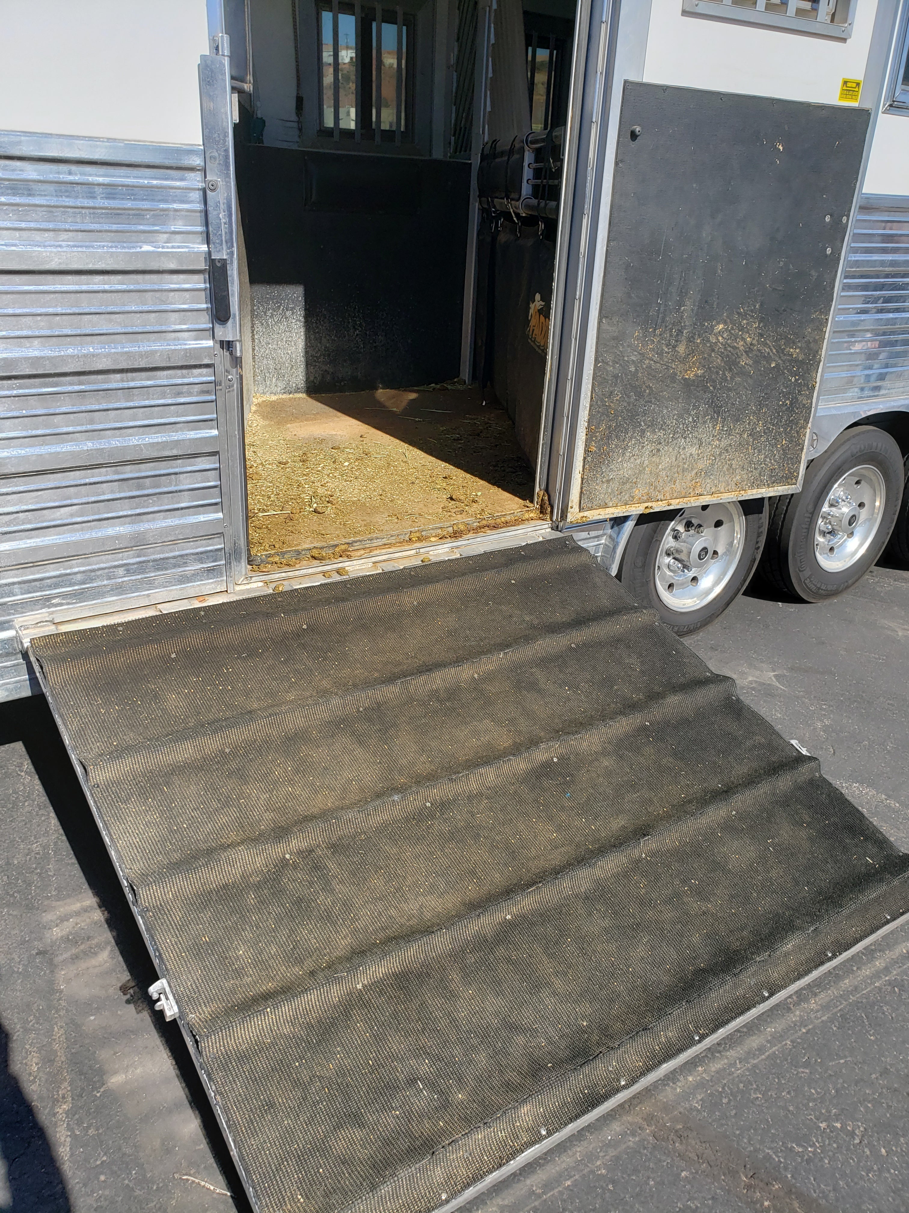 2015 Bloomer 5 Horse Living Quarters