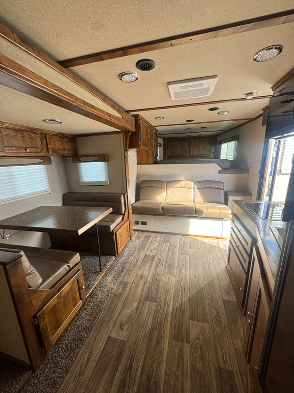 2025 Logan Coach Bullseye 4 Horse LQ #13240