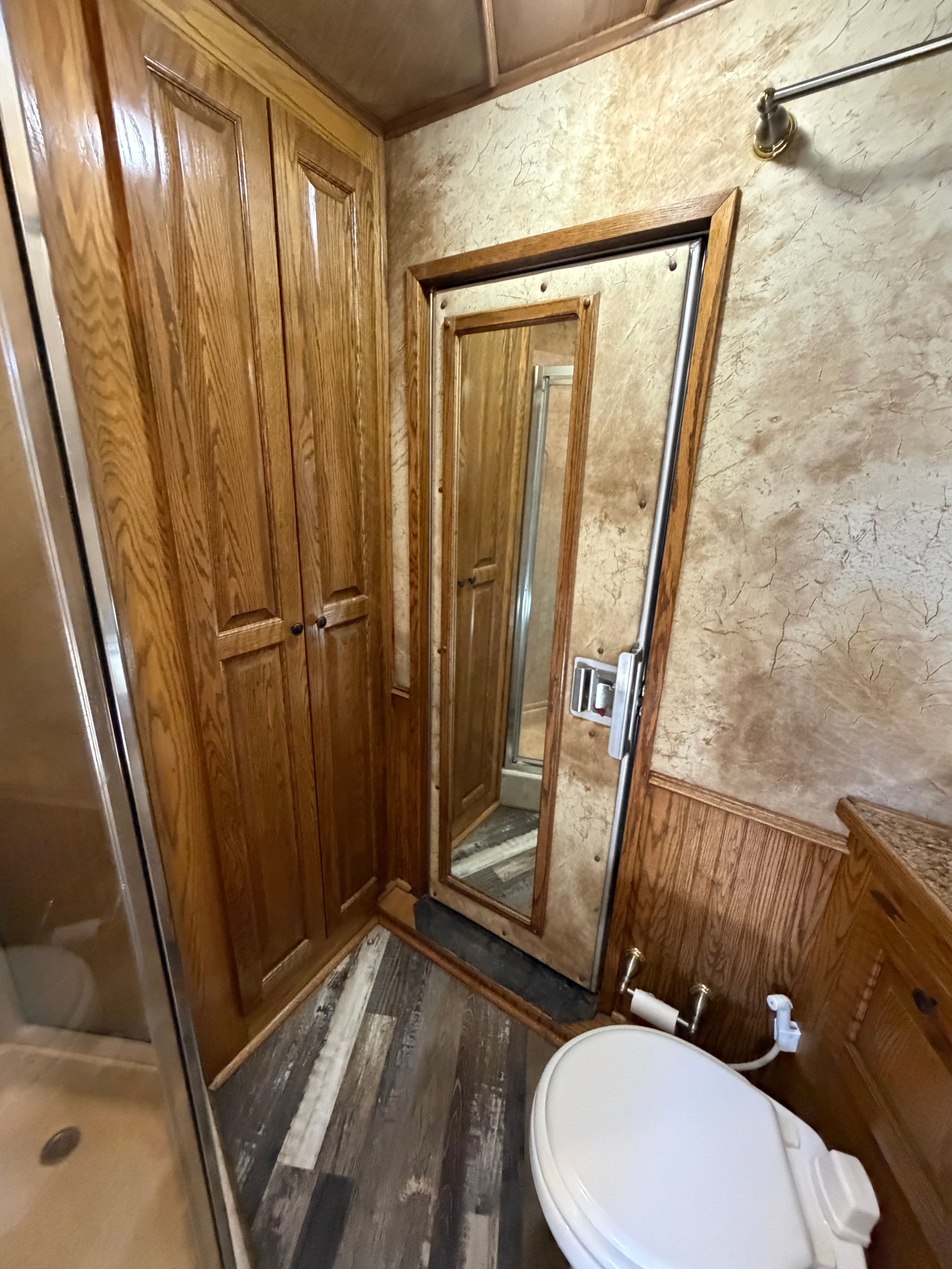 2008 Platinum 4 Horse Living Quarters