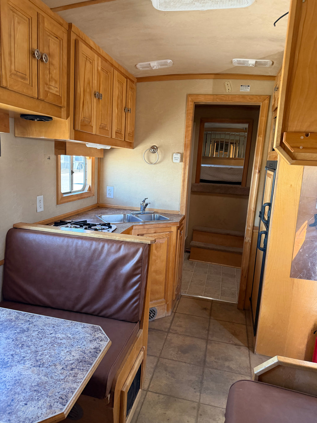 2005 Platinum 4 Horse Living Quarters