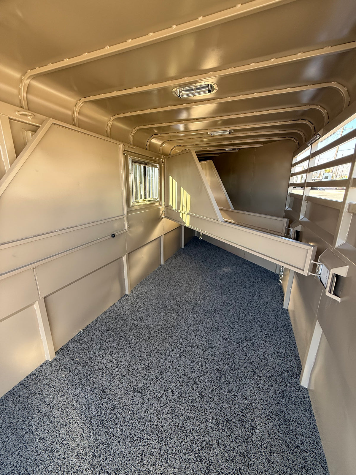 Chute Help 4H Trailer #05107