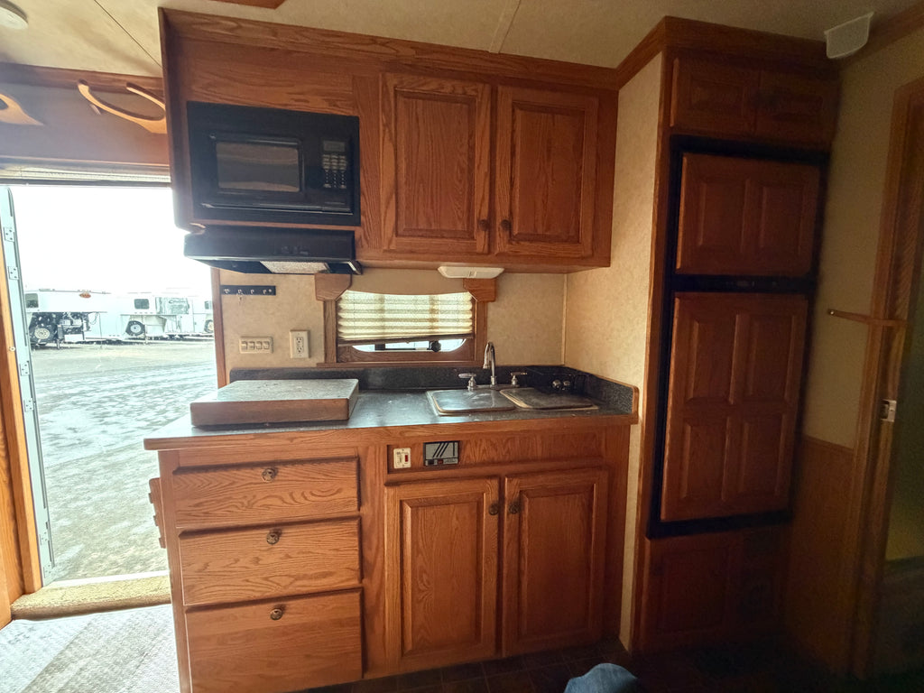 2005 Elite 3 Horse Living Quarters