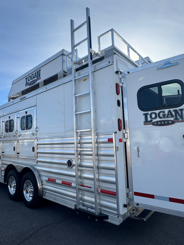 2026 Logan Coach Riot 4 Horse LQ #14002