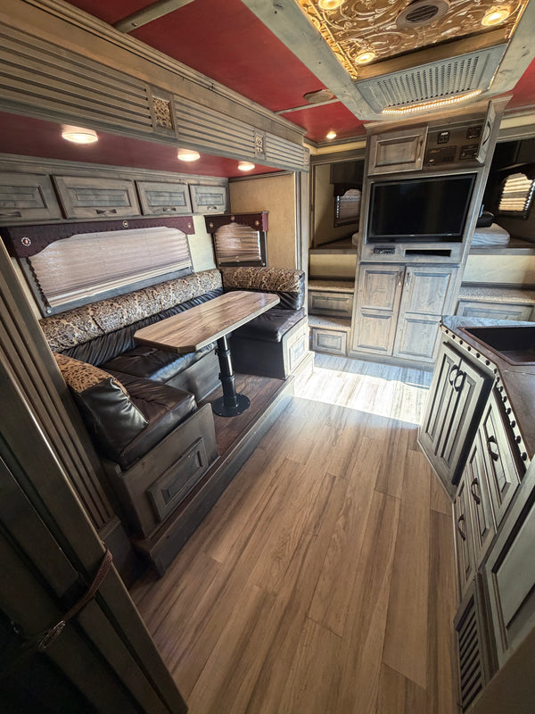 Elite 5 Horse Living Quarters 15’ Trail Boss