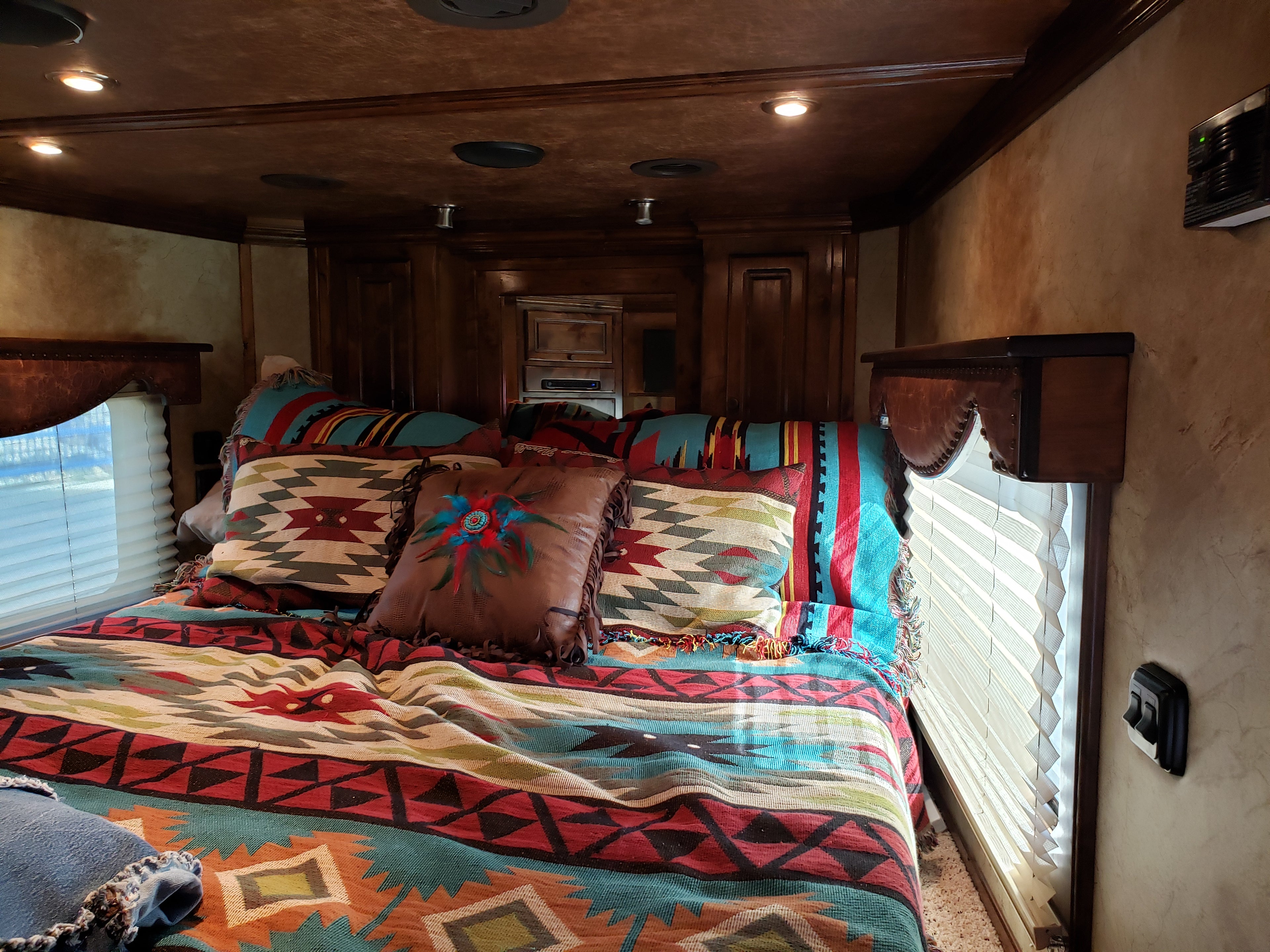 2015 Bloomer 5 Horse Living Quarters