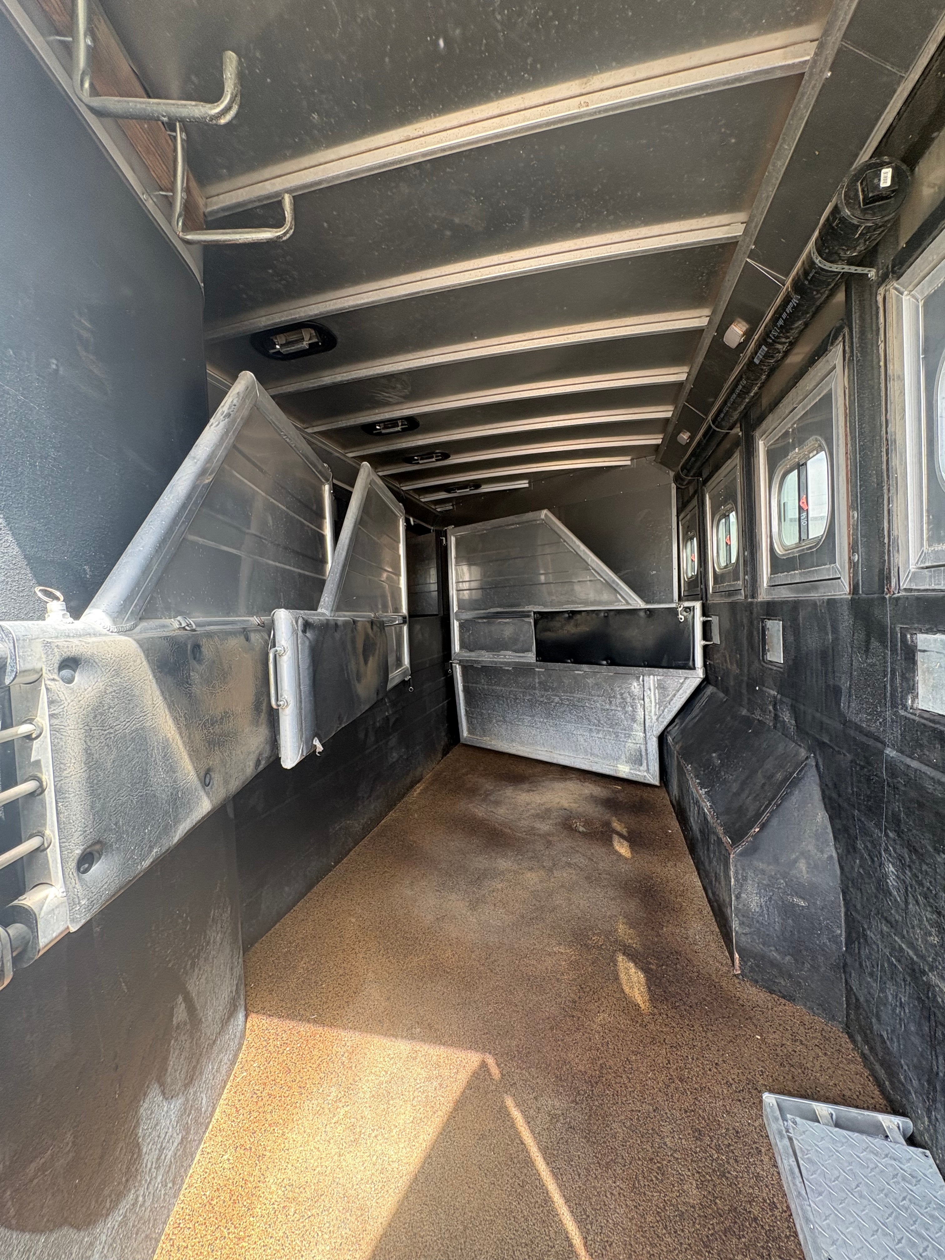 2016 Logan Coach Riot 4 Horse Living Quarters – Frontier Trailers
