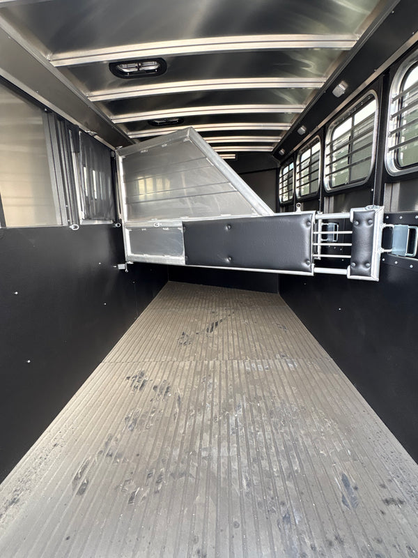 2026 Logan Coach Bullseye 4 horse