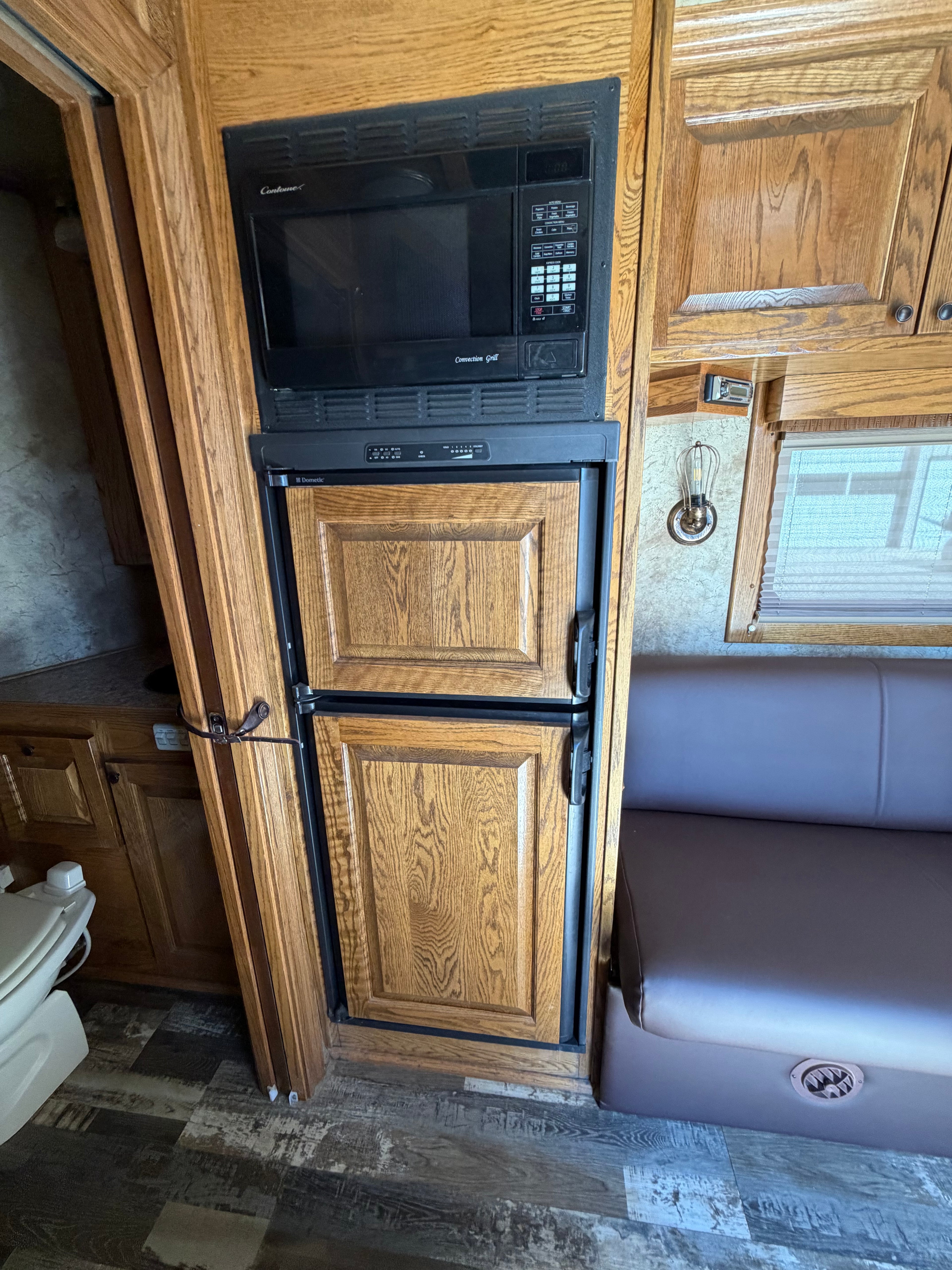 2008 Platinum 4 Horse Living Quarters