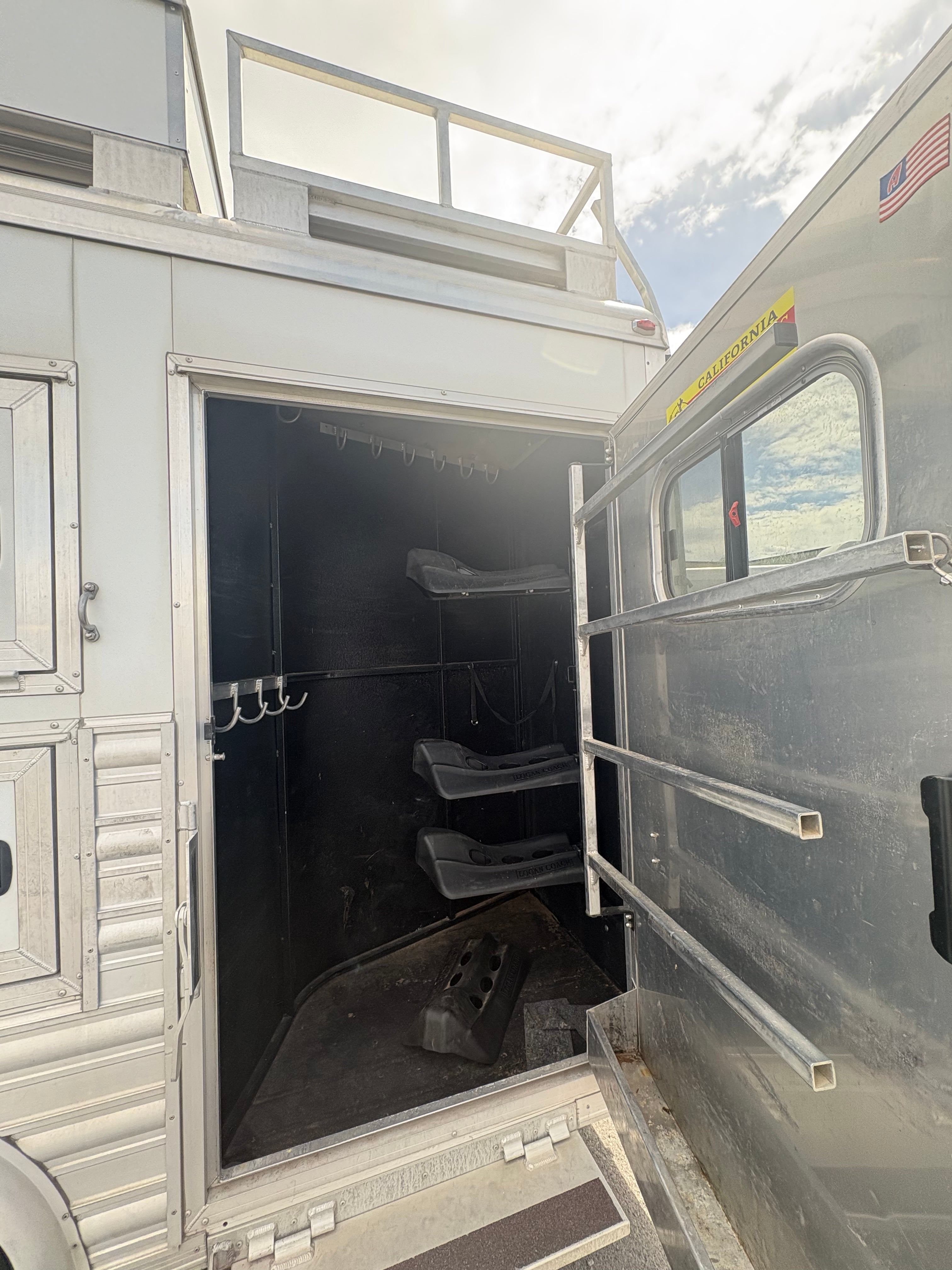 2016 Logan Coach Riot 4 Horse Living Quarters