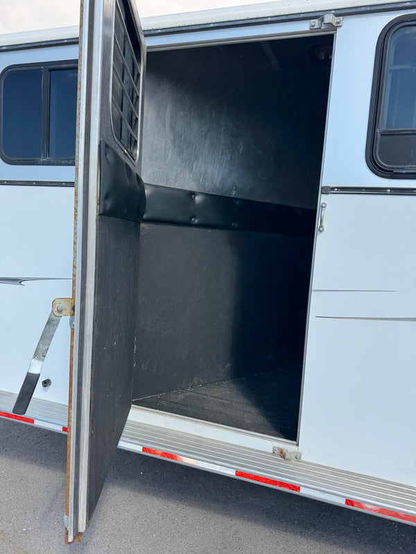 2003 Classic Monarch 4 Horse