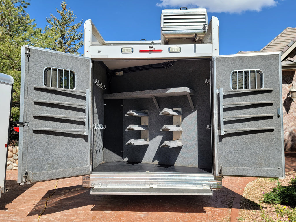 2015 Bloomer 5 Horse Living Quarters
