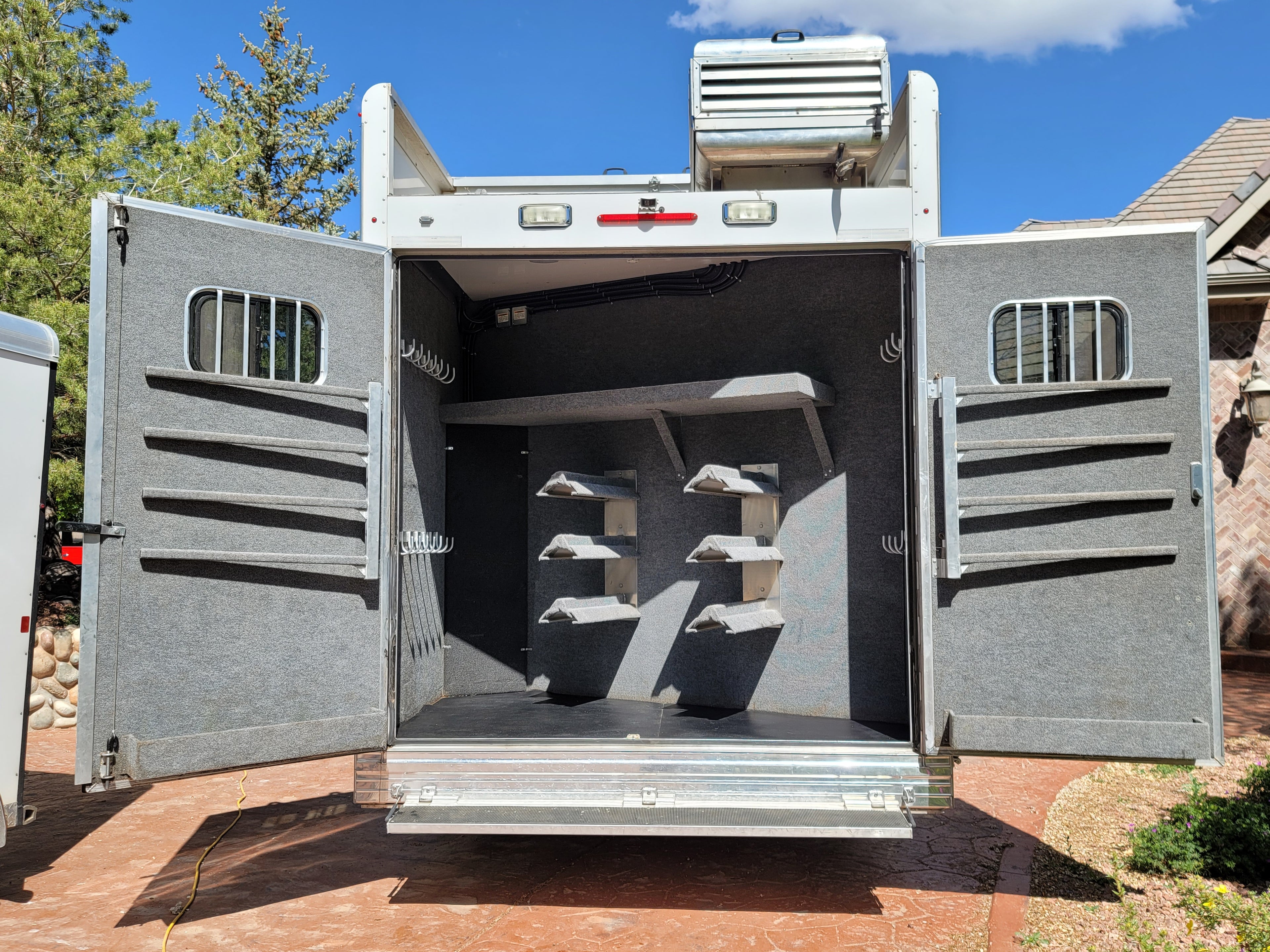 2015 Bloomer 5 Horse Living Quarters