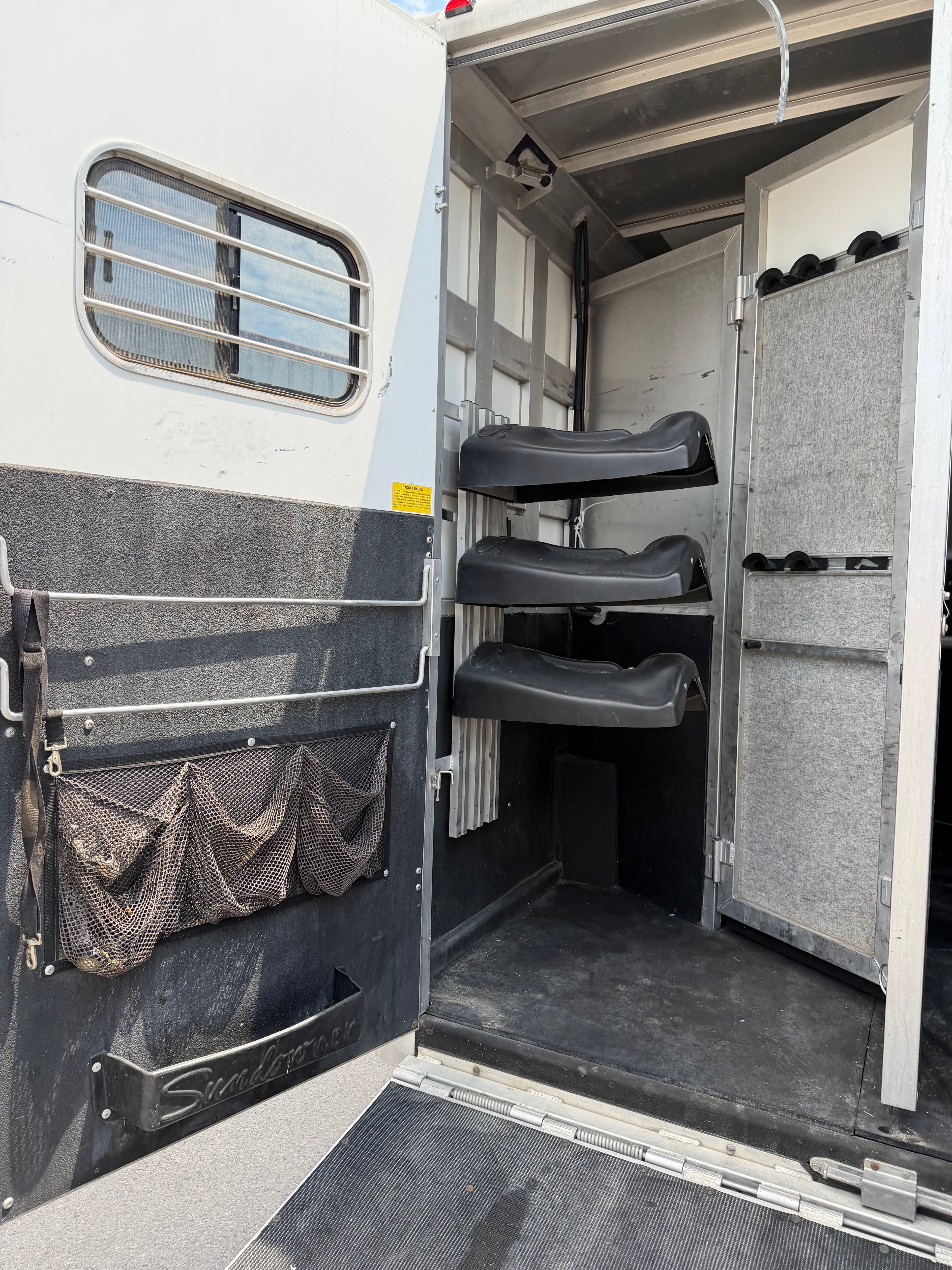 2004 Sundowner 3 Horse LQ #4281