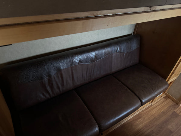 2006 Bloomer 6 Horse Living Quarters