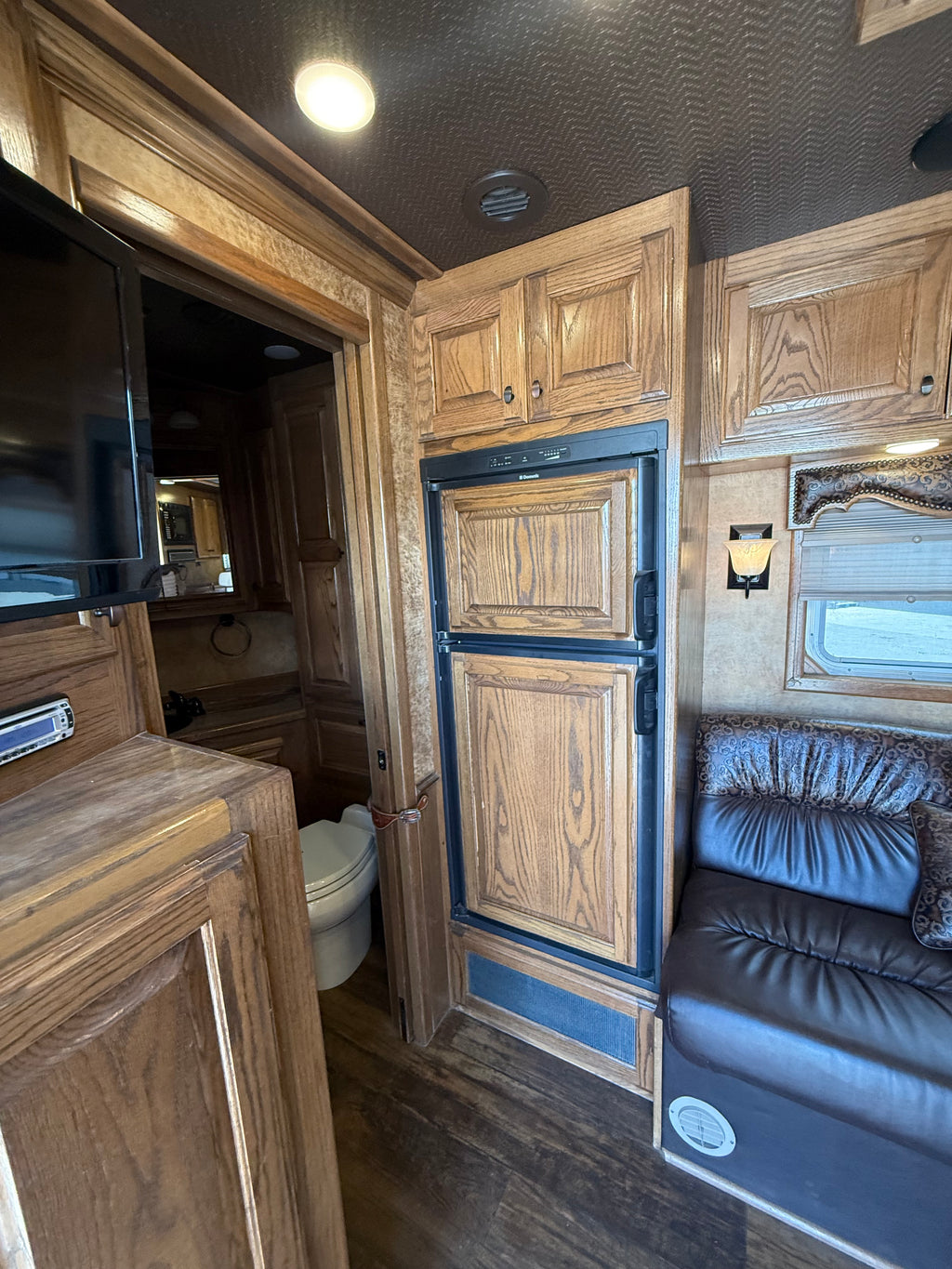 2015 Platinum 4 Horse Living Quarters #07399