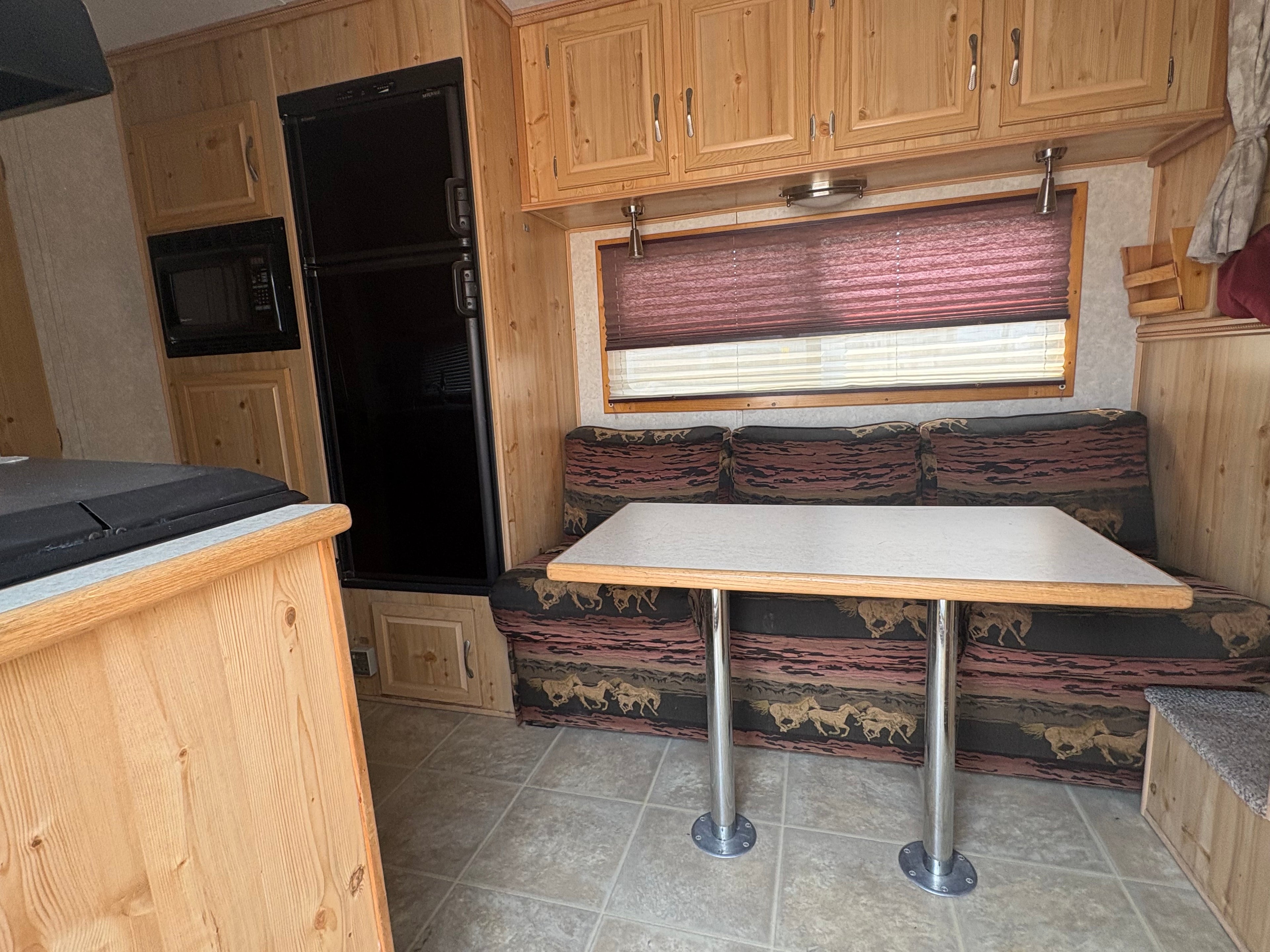 2002 Sundowner 4 Horse LQ