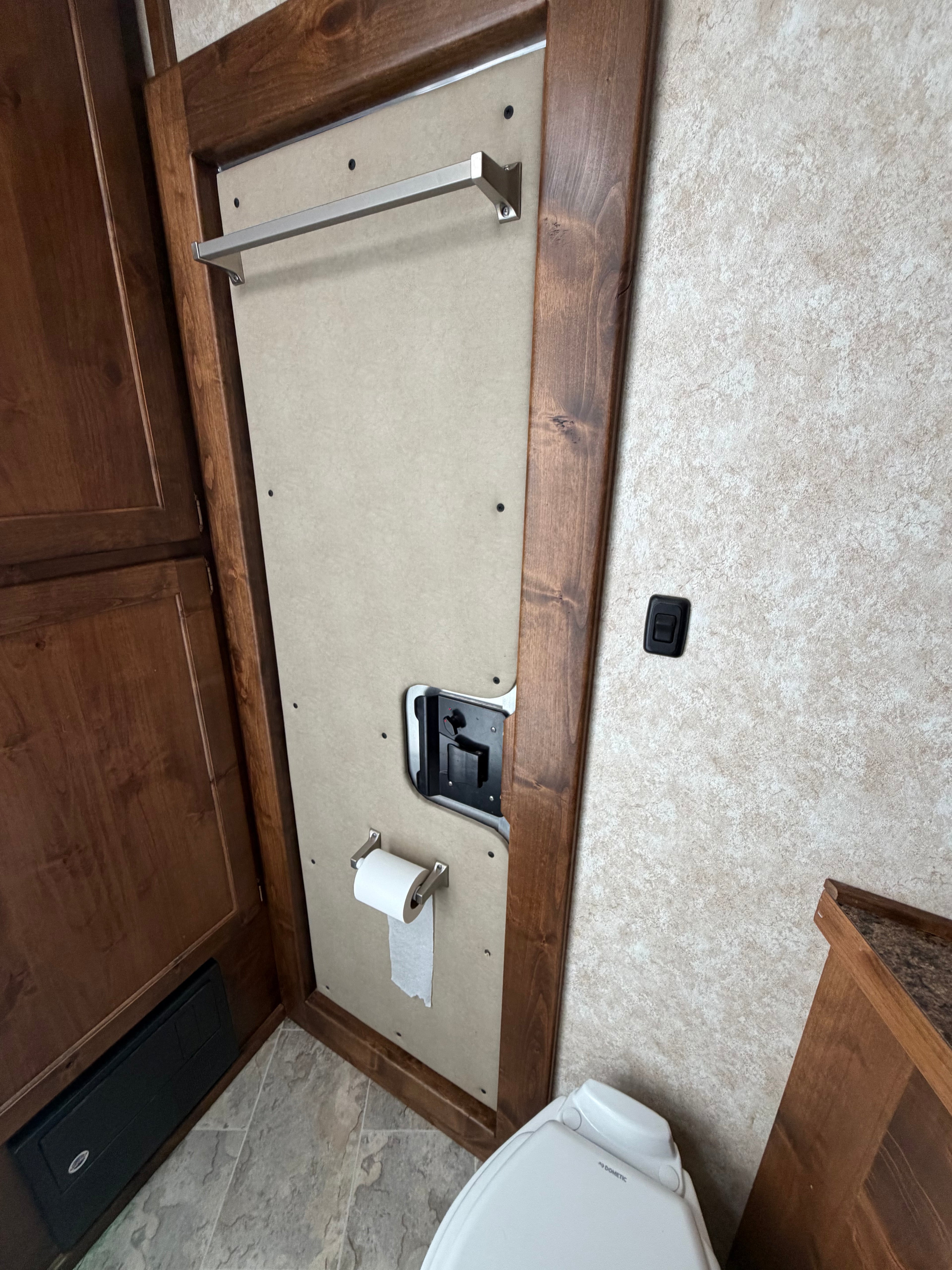 2018 Logan Coach Limited 4 Horse Living Quarters