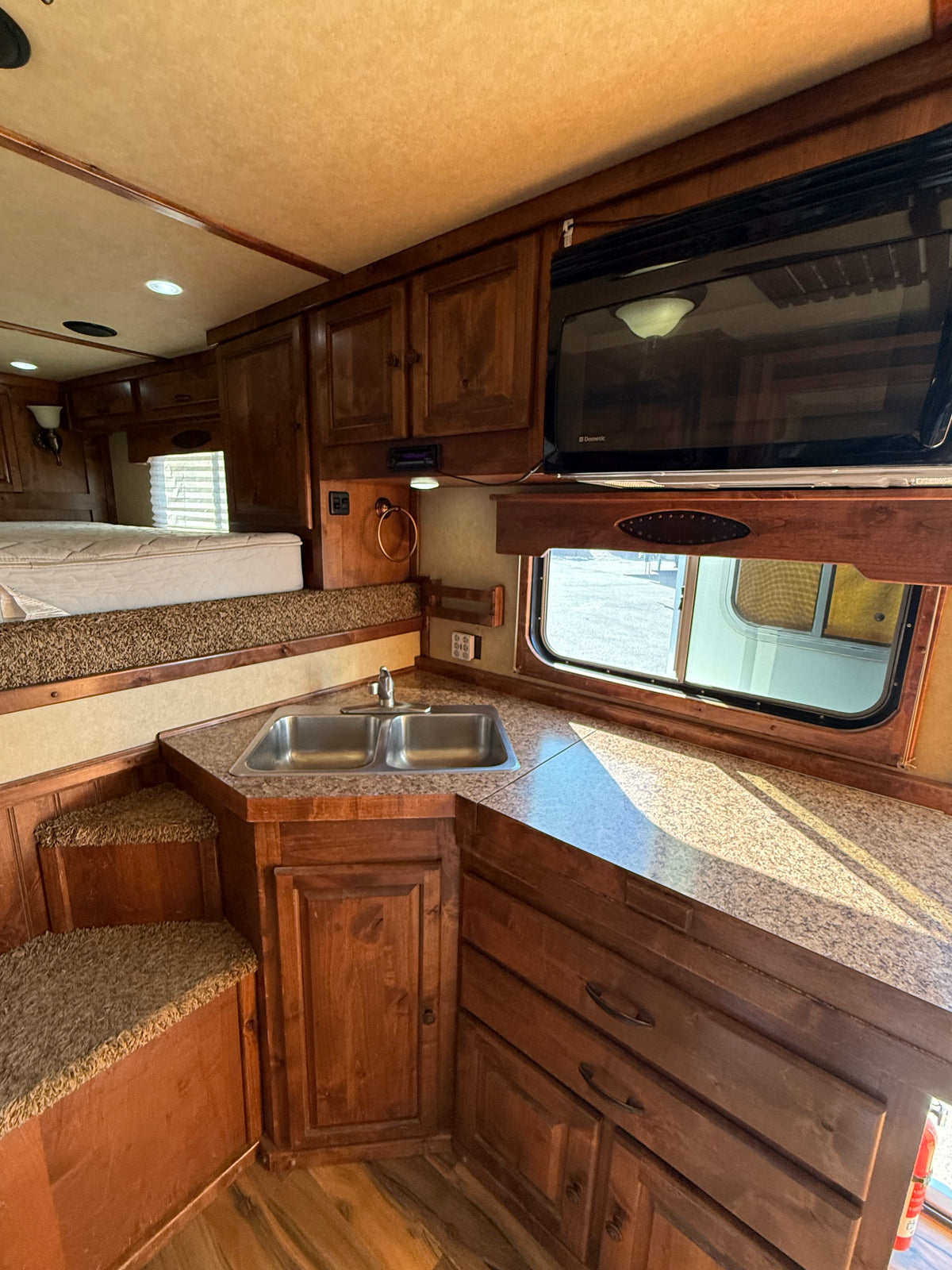 2011 Logan Coach 5H LQ #72042