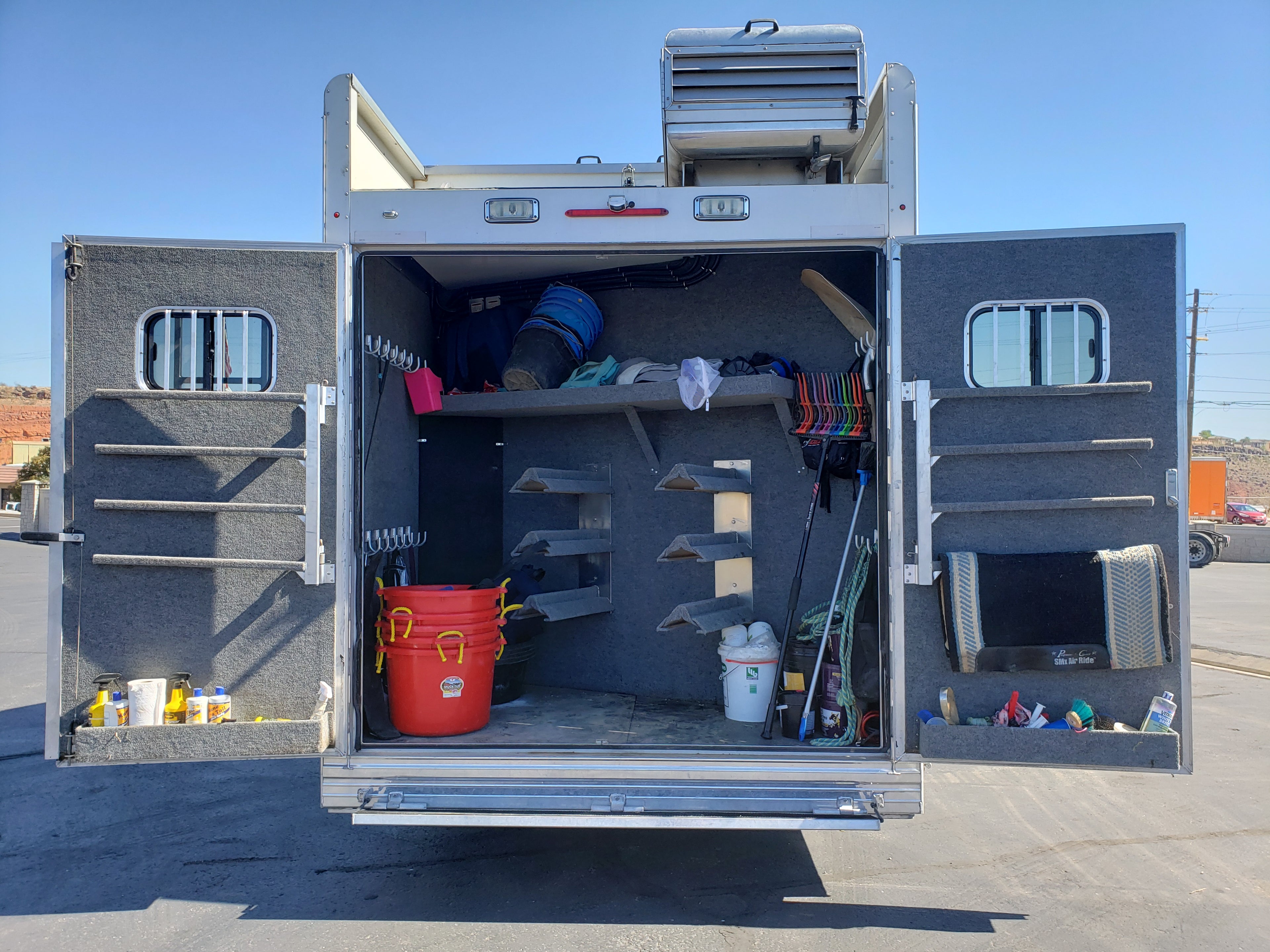 2015 Bloomer 5 Horse Living Quarters