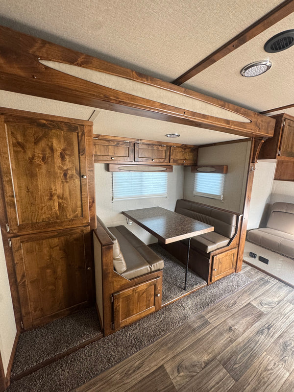 2025 Logan Coach Bullseye 4 Horse LQ #13240