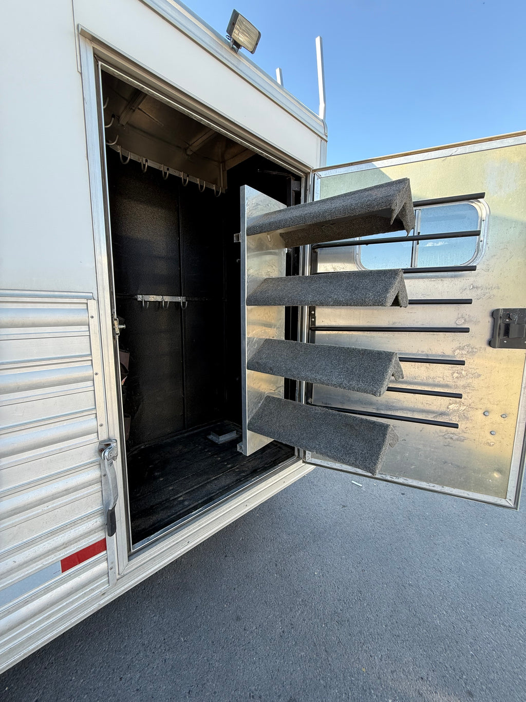 2011 Logan Coach 5H LQ #72042
