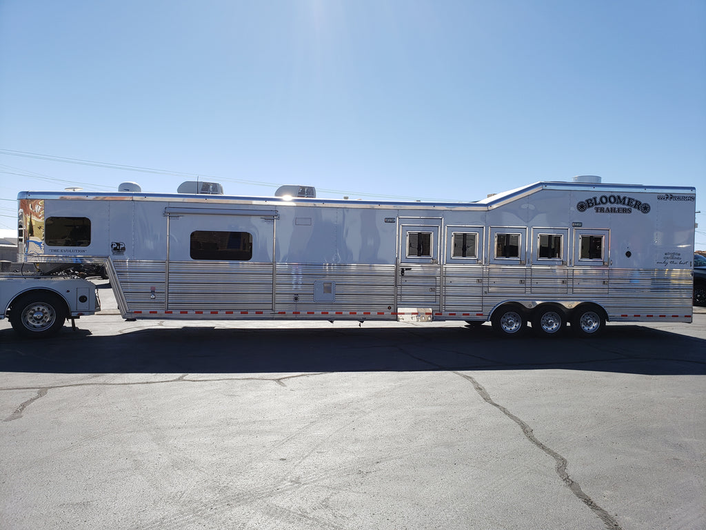 2015 Bloomer 5 Horse Living Quarters