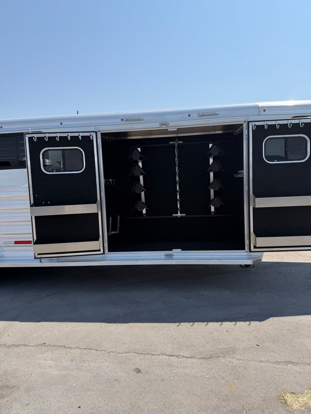 2026 Logan Coach Riot 4 Horse #14384