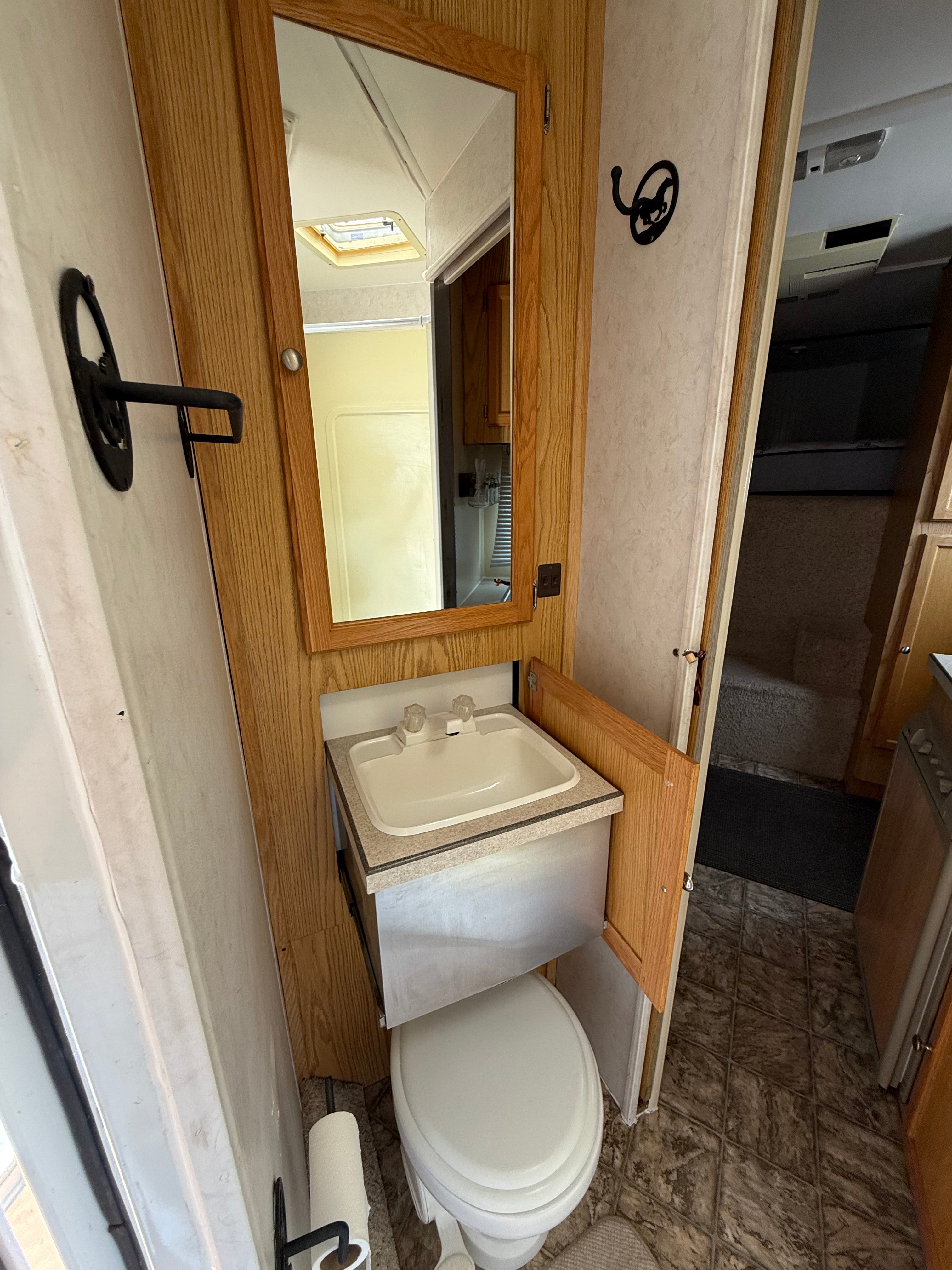 2004 Logan Coach LQ #01136