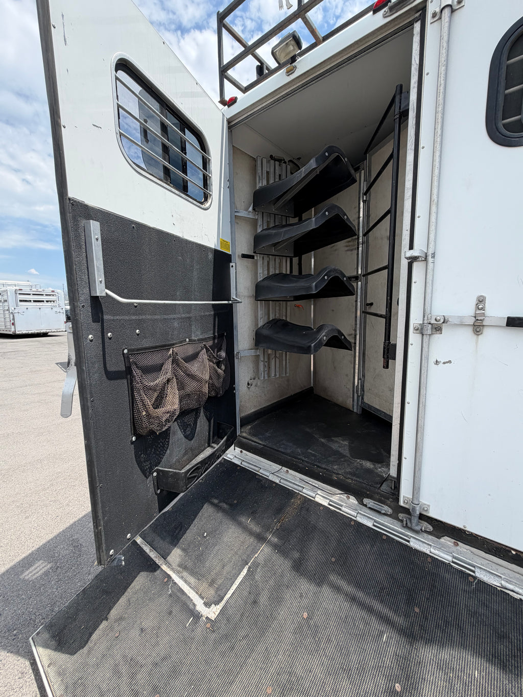 2004 Sundowner 6 Horse LQ #4288