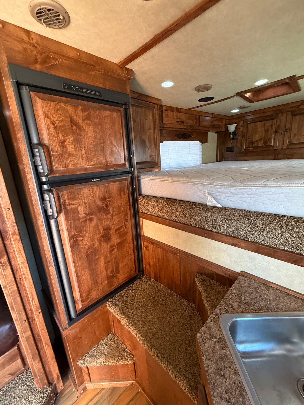 2011 Logan Coach 5H LQ #72042