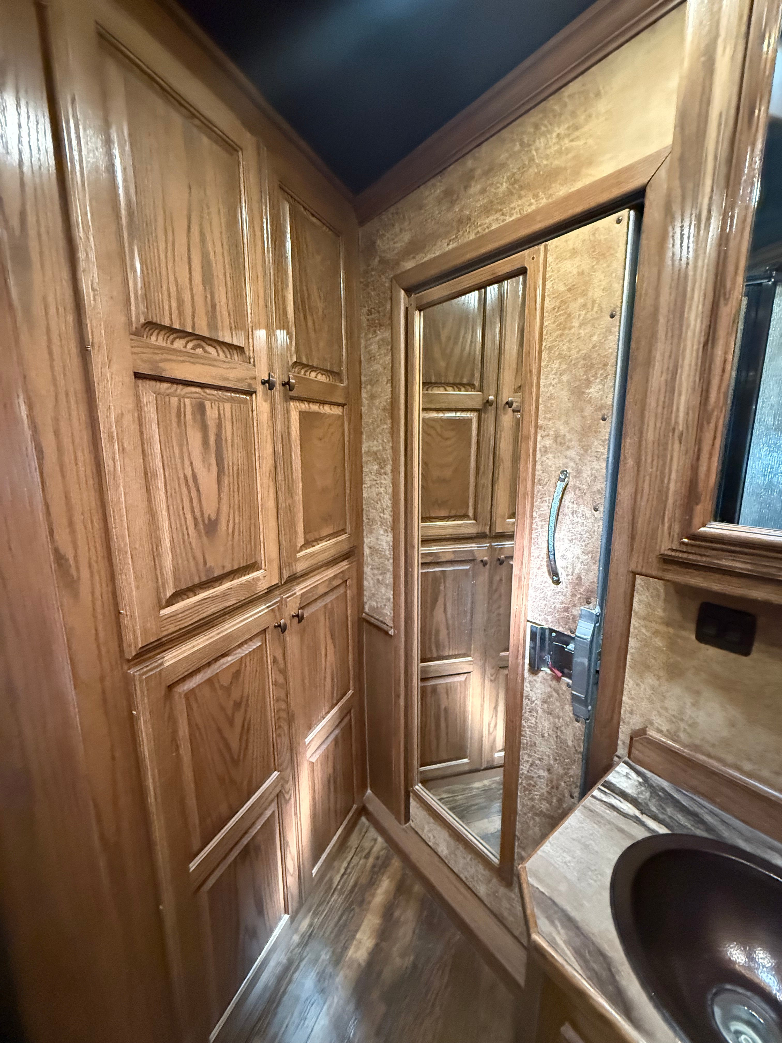 2015 Platinum 4 Horse Living Quarters #07399