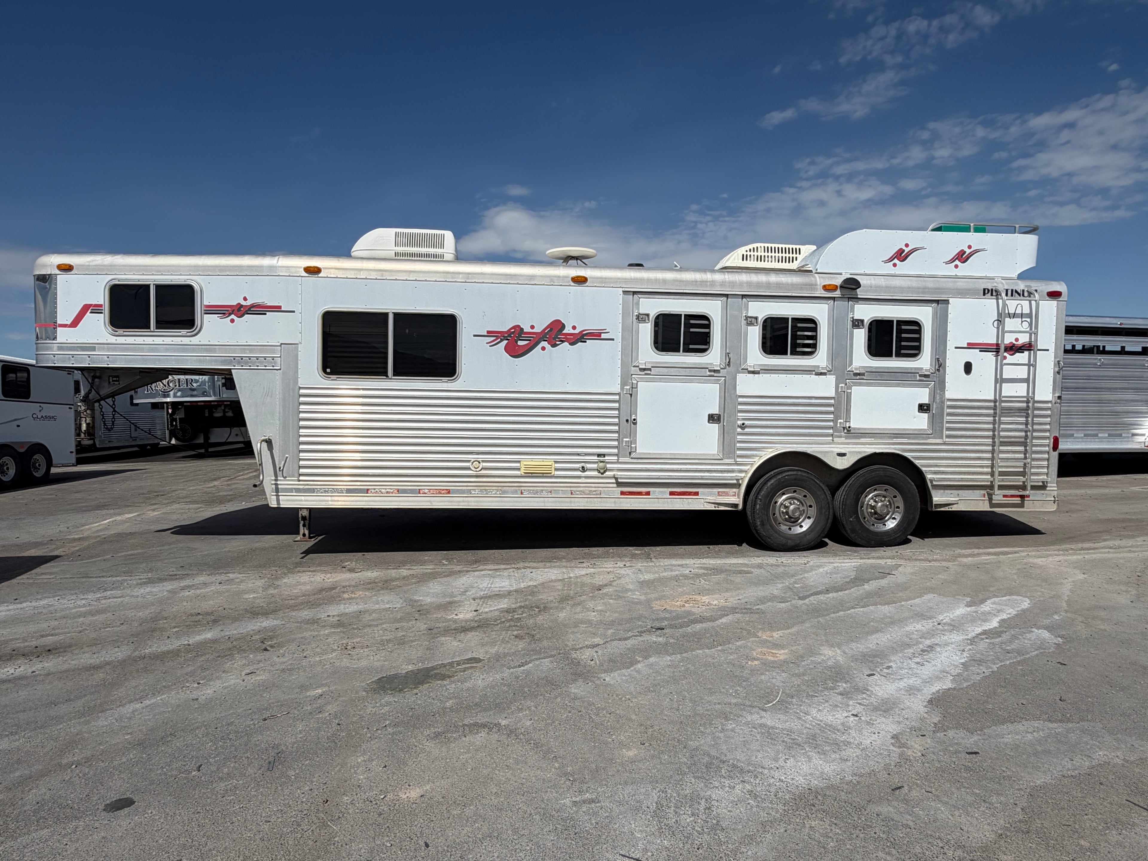 2004 Platinum 3 Horse Living Quarters