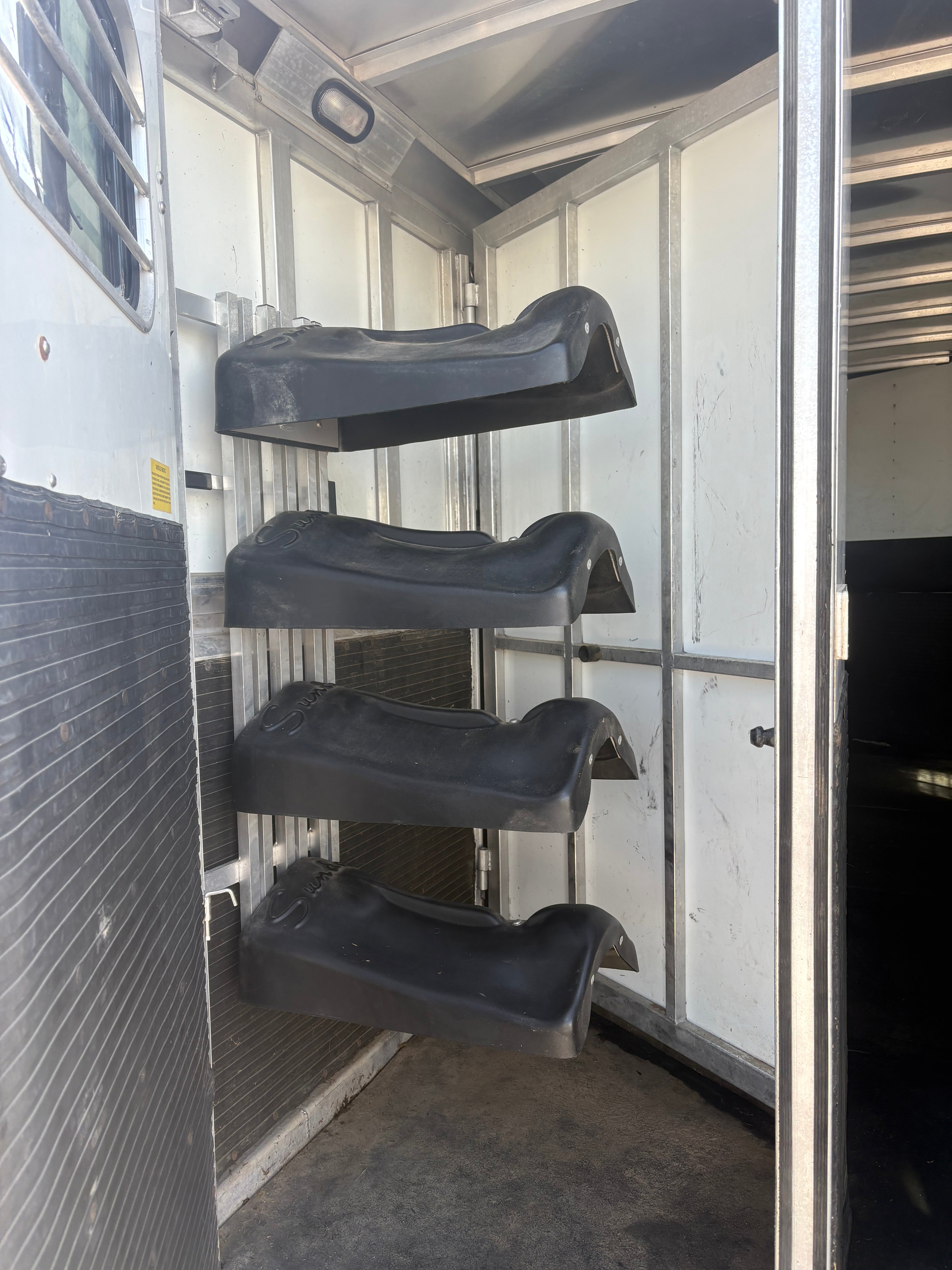 1999 Sundowner 4 Horse Gooseneck