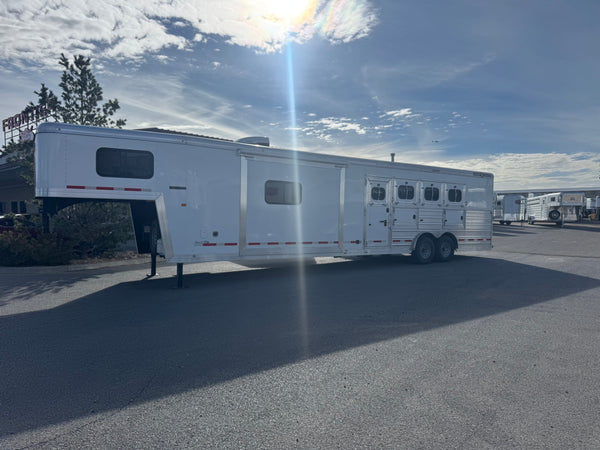 2025 Logan Coach Bullseye 4 Horse LQ #13240