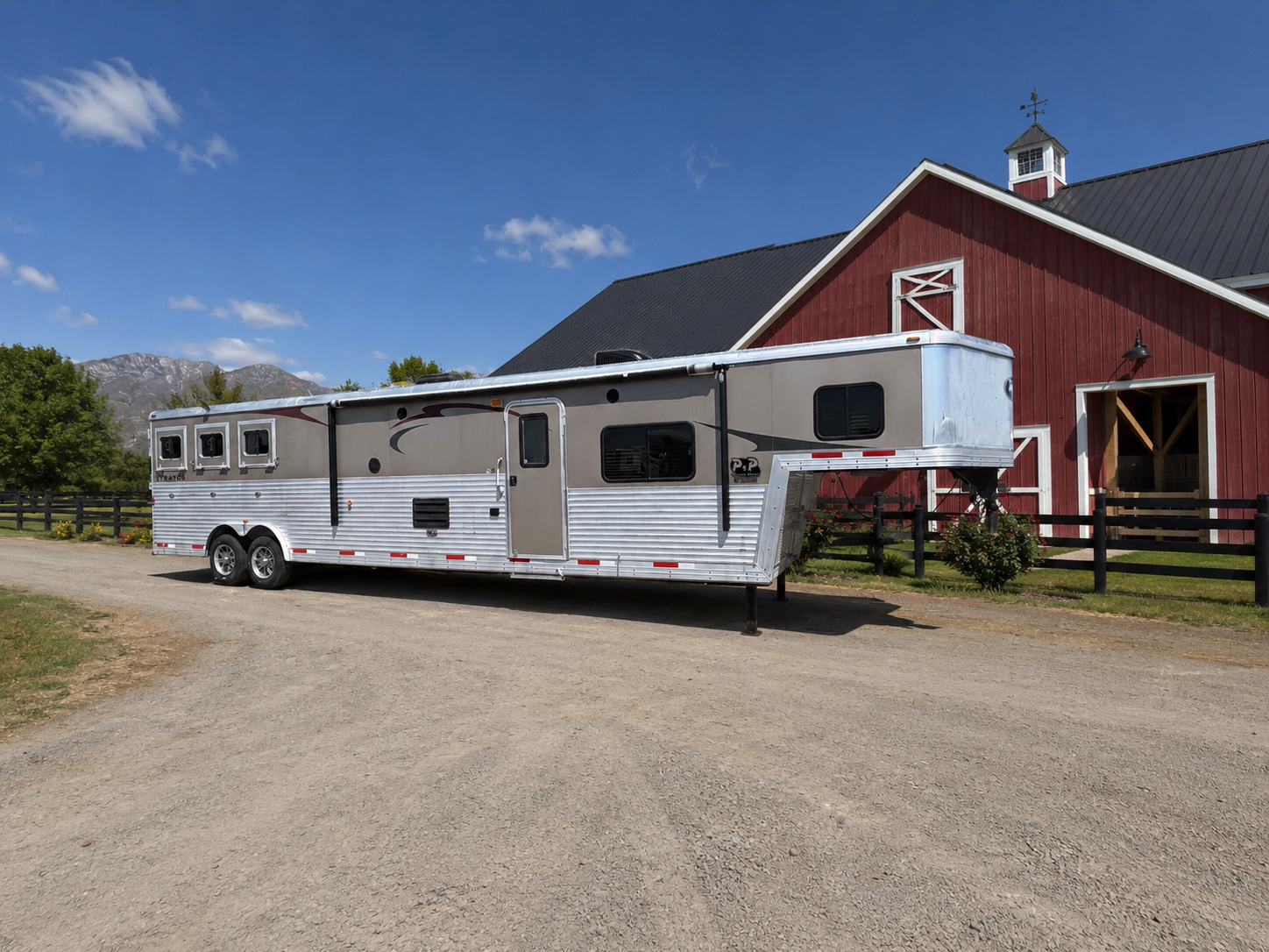 2014 Bison 3 Horse Living Quarters