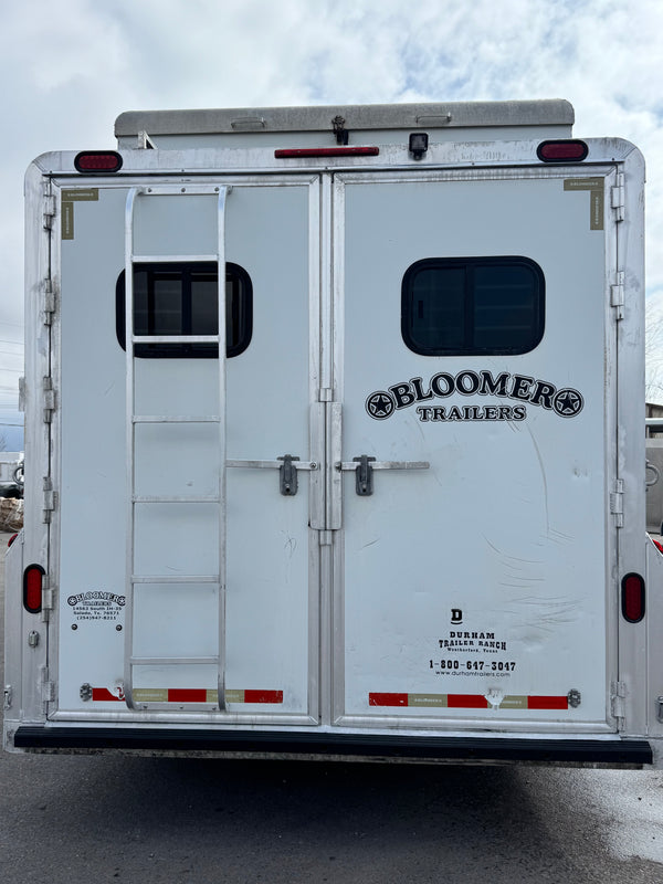 2006 Bloomer 6 Horse Living Quarters