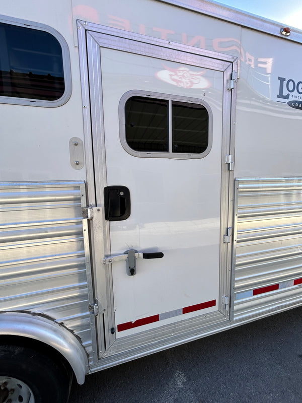 2011 Logan Coach Razor 4 Horse LQ #2730