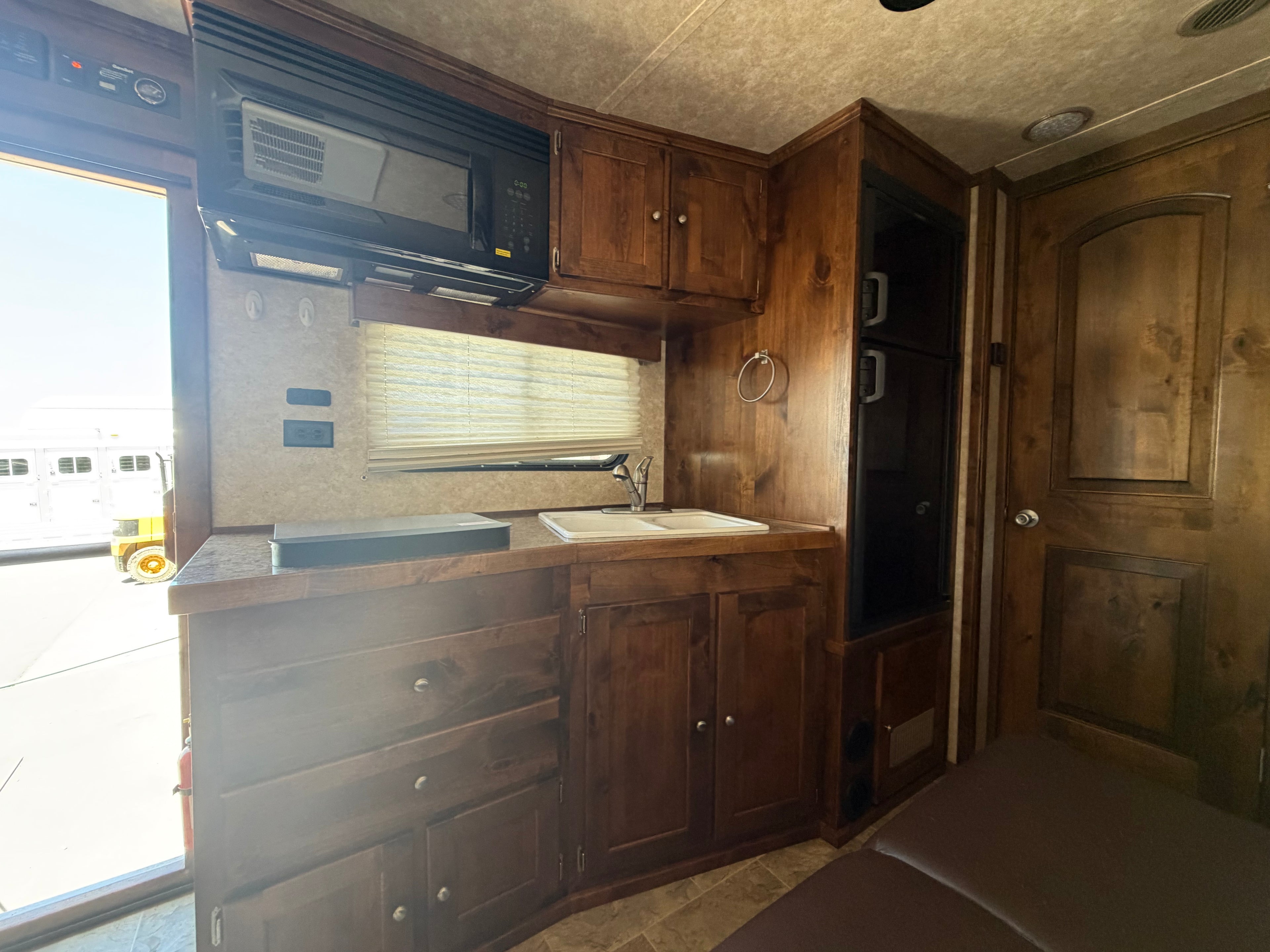 2018 Logan Coach Limited 4 Horse Living Quarters
